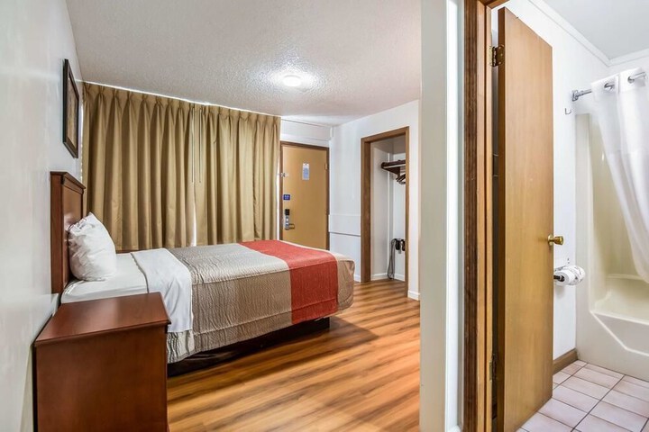 Room 12 of 20