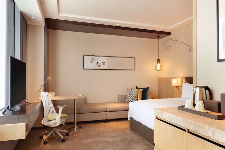 Room 6 of 44