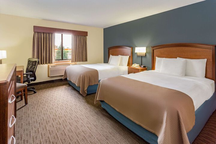 2 Queen Beds (9 of 9)