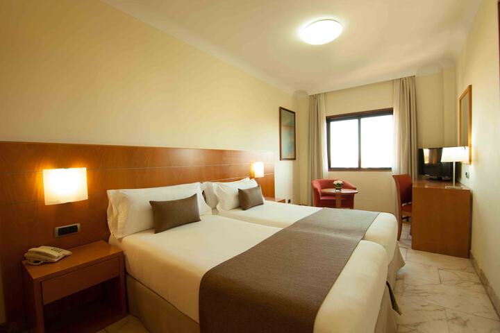 Room 6 of 33