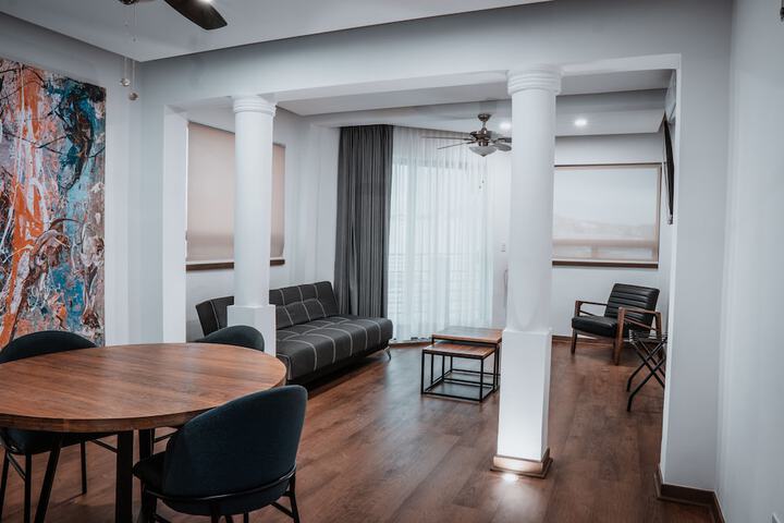 Room 6 of 7