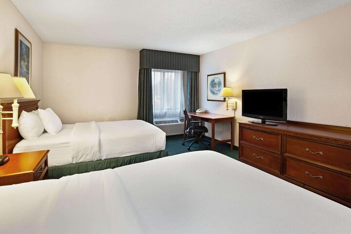 1 Double Bed Mobility Accessible (16 of 16)