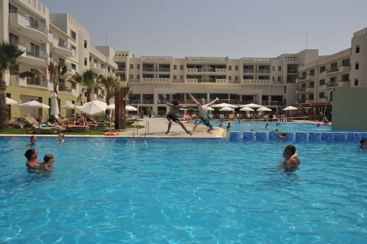 Pool 50 of 110