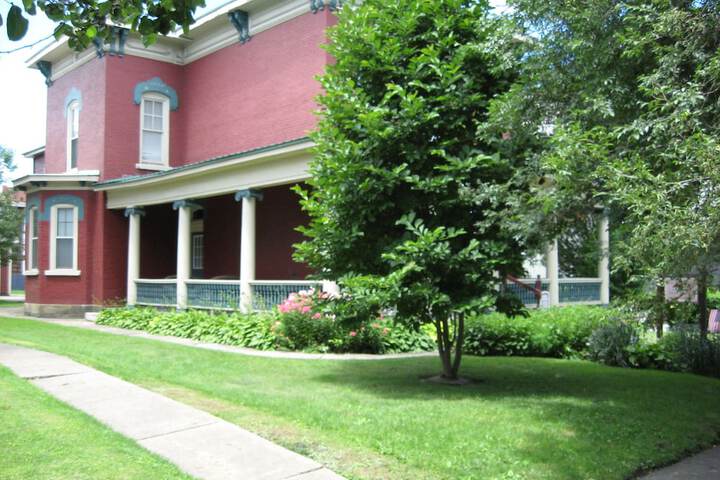 Hotel Exterior 96 of 114