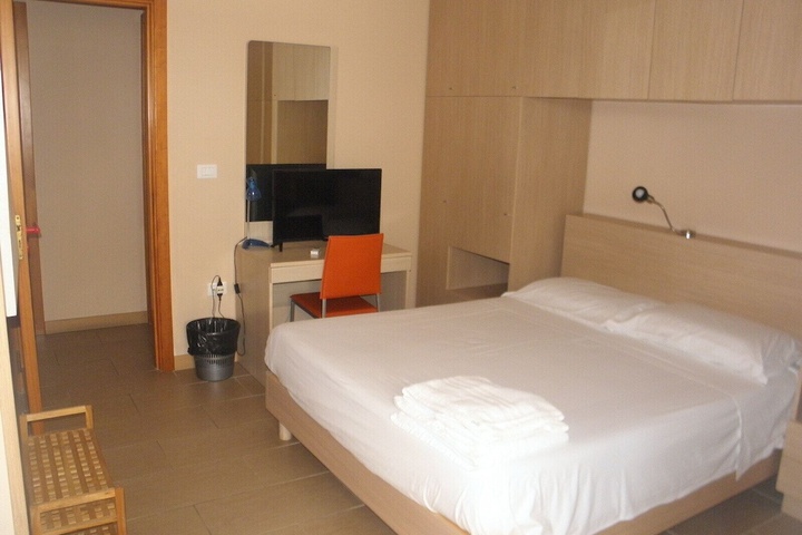 Room 6 of 64