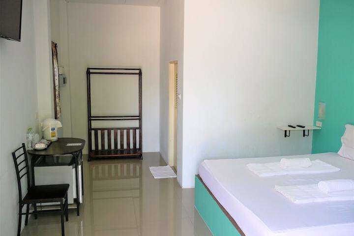 Room 4 of 25
