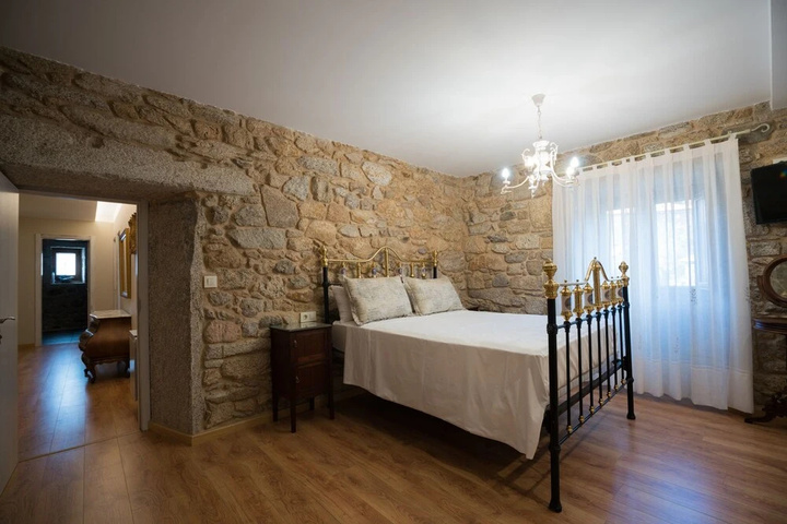 Room 4 of 19