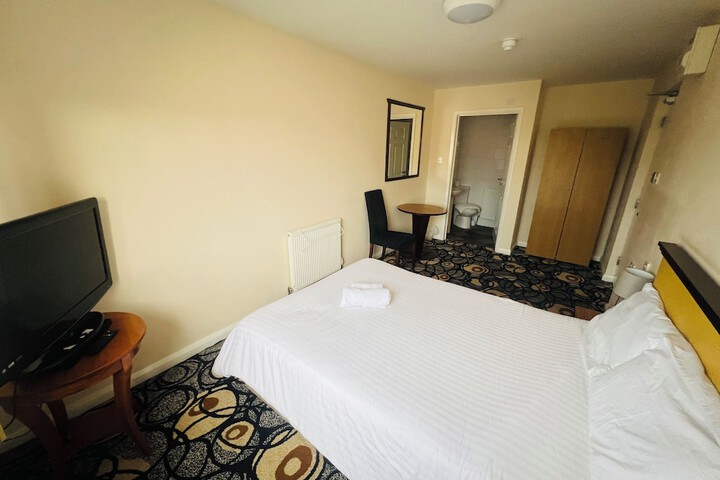 Room 14 of 40