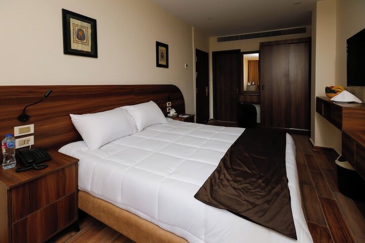 Room 12 of 46