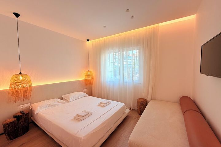 Room 12 of 34
