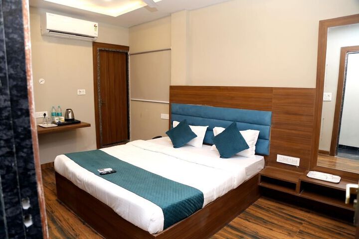 Room 15 of 34