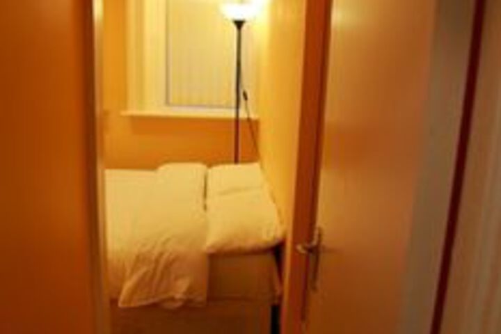 Room 16 of 40