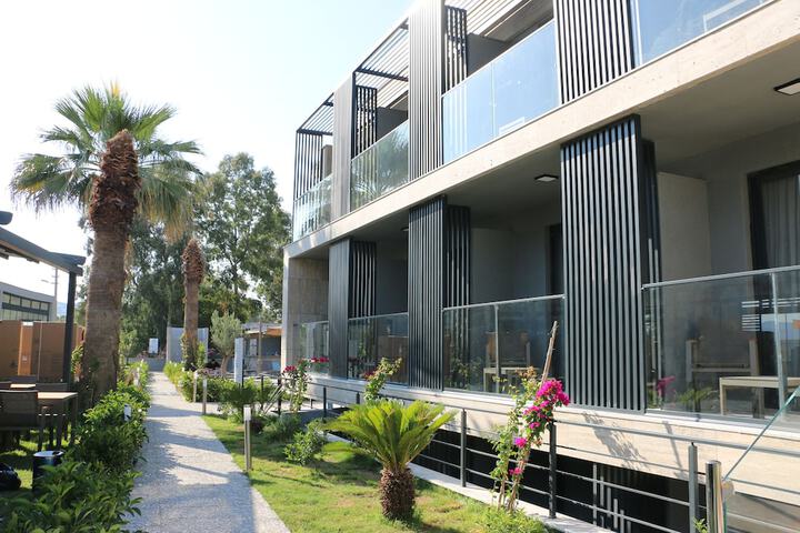 Hotel Exterior 48 of 61