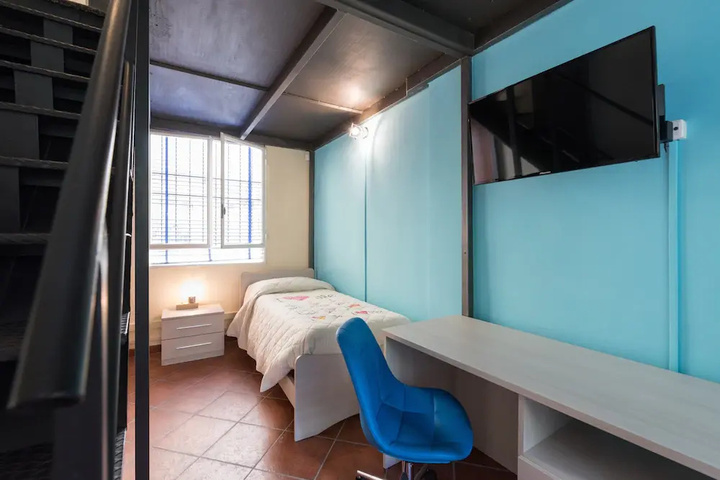 Room 3 of 10