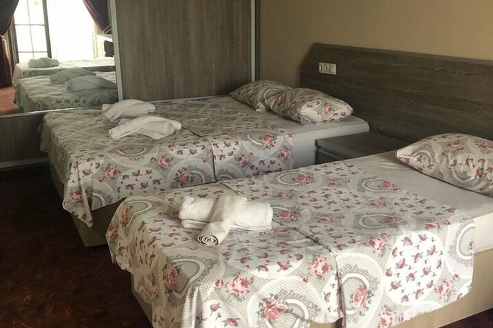 Room 10 of 28