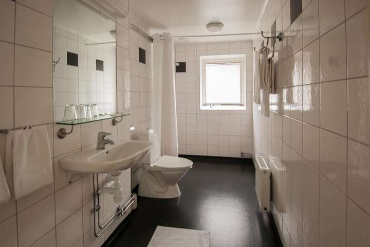 Room 6 of 19