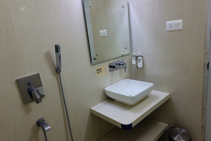 Room 35 of 71