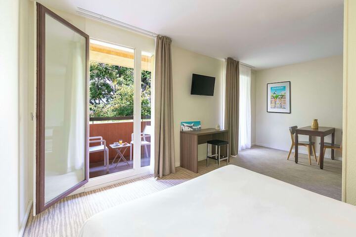Room 18 of 40