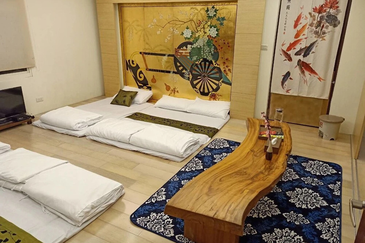 Room 5 of 14