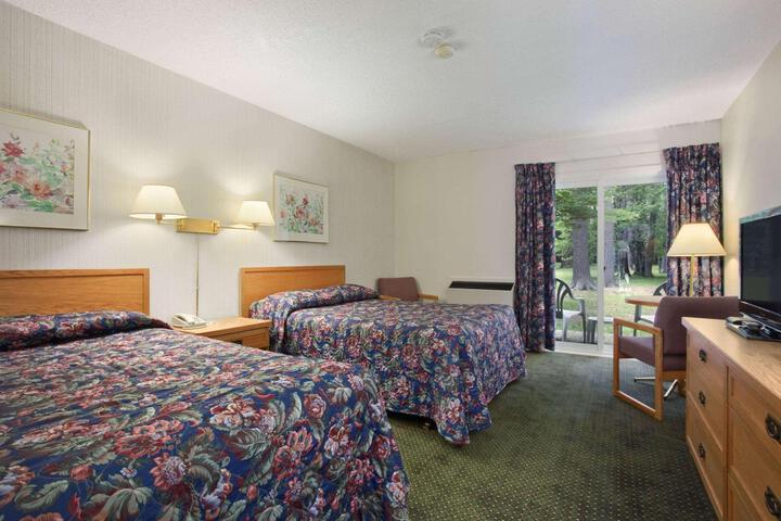 2 Queen Beds Superior Room Sundeck (6 of 8)