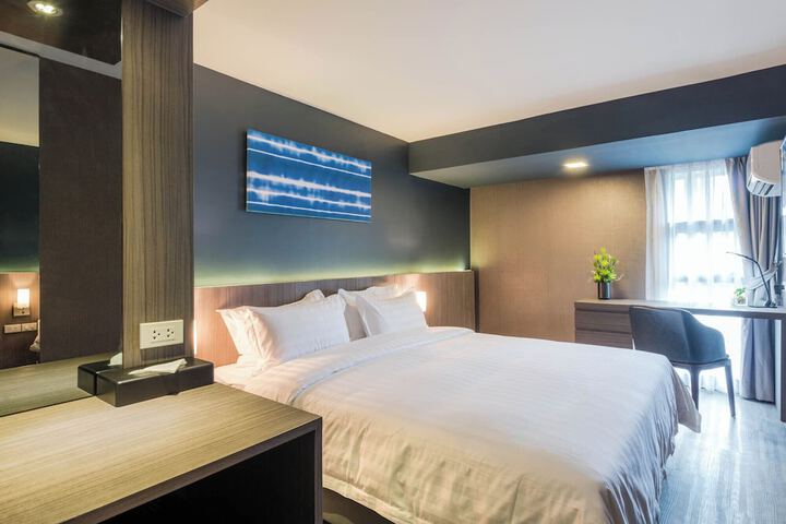 Room 15 of 33