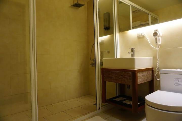 Room 27 of 40