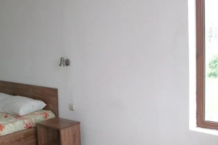 Room 2 of 10