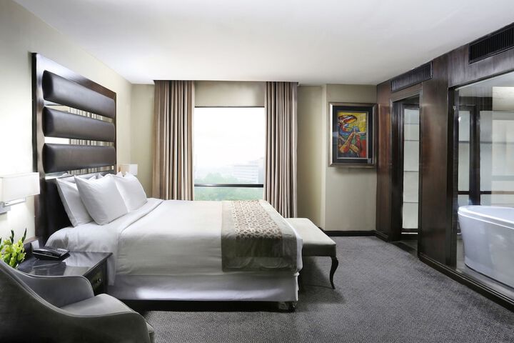 Room 9 of 38