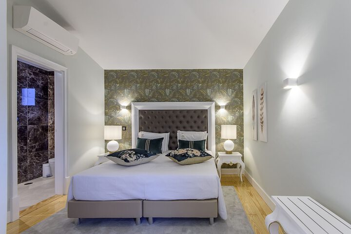 Room 27 of 114