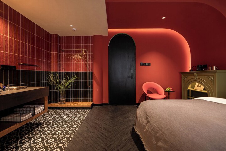 Room 42 of 123