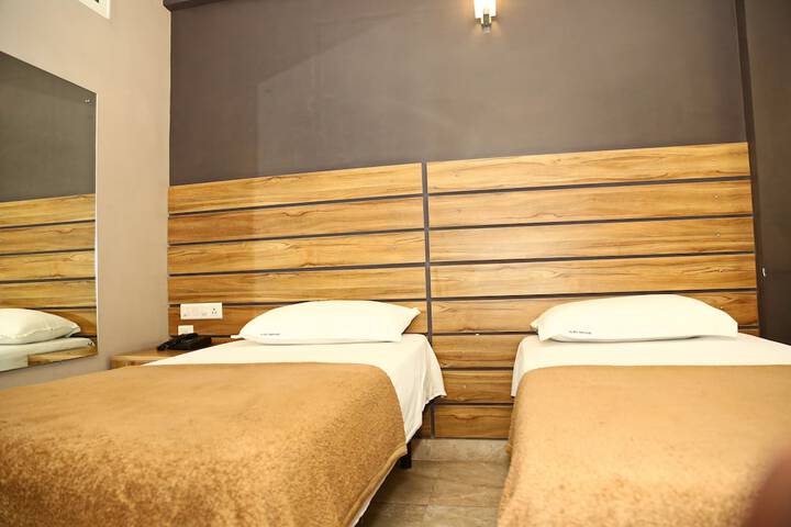 Room 6 of 32