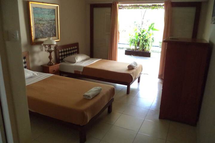 Room 8 of 65