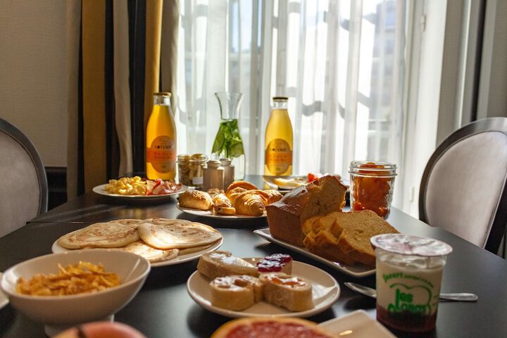 Breakfast/Coffee Service 30 of 47