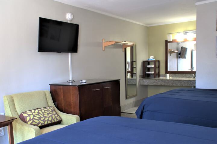 Room 5 of 12