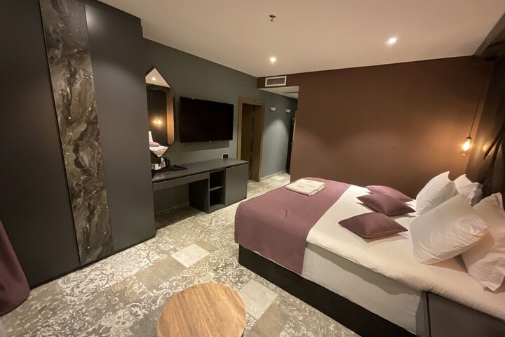Room 15 of 84