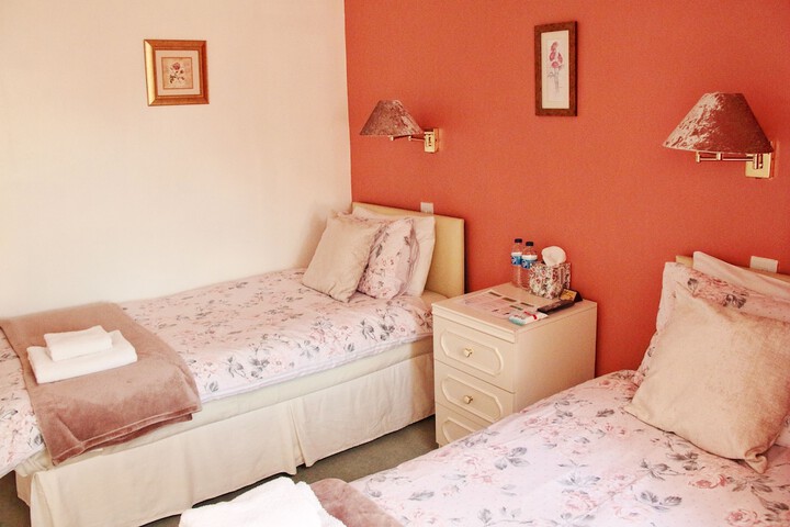 Room 6 of 44