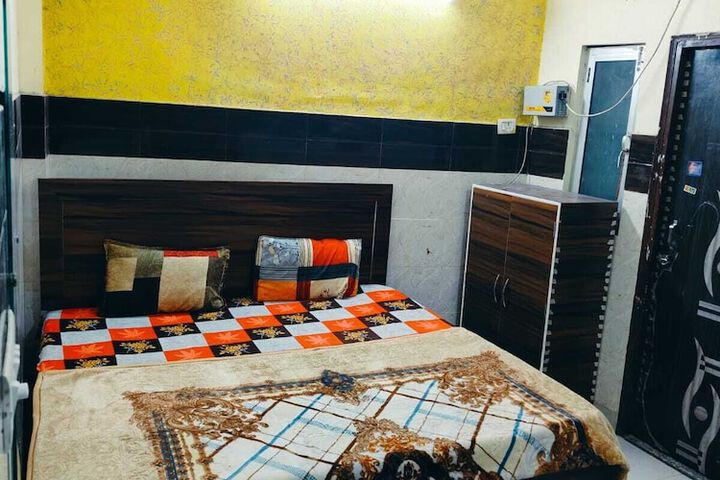 Room 4 of 15