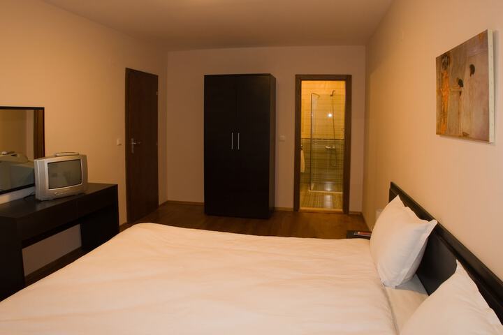 Room 4 of 17