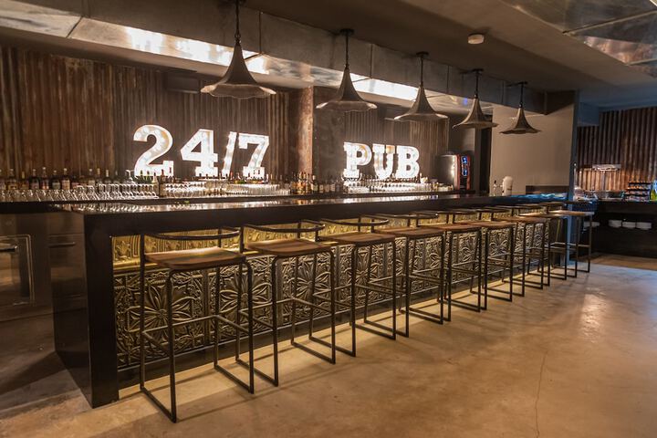 Lounge 244 of 322