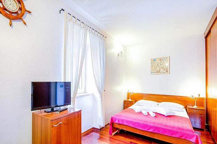 Room 42 of 95