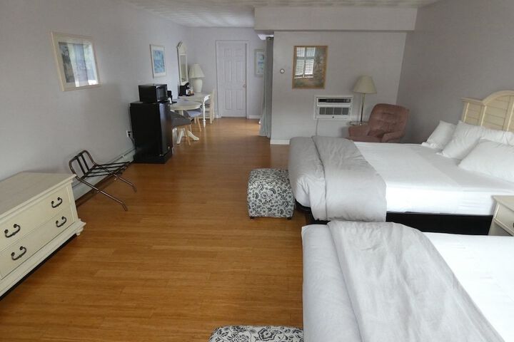 Room 28 of 98