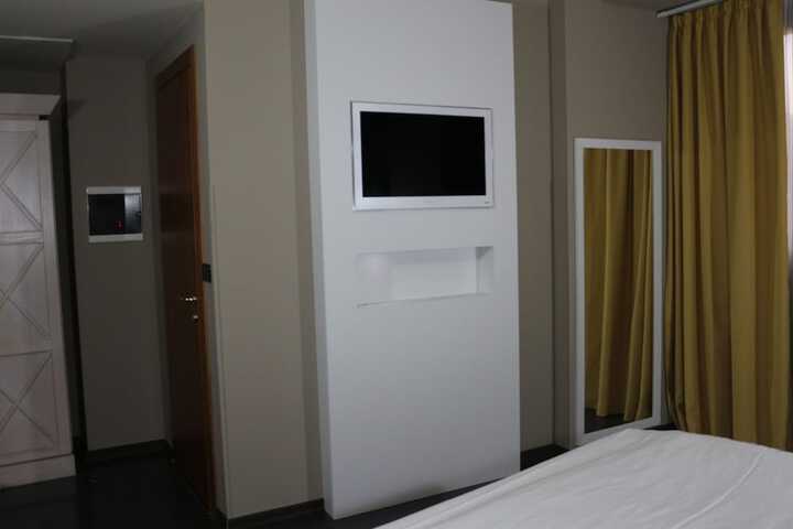 Room 4 of 59