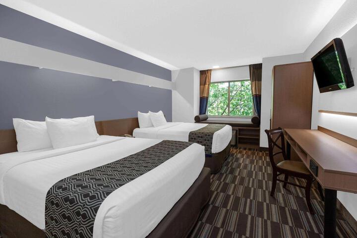 1 Queen Bed (8 of 27)