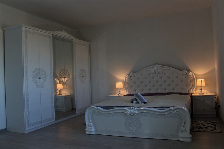Room 14 of 18