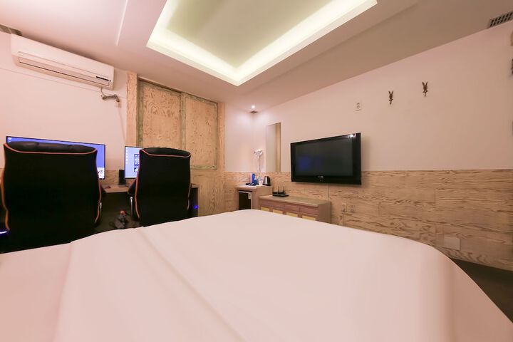 Room 9 of 64