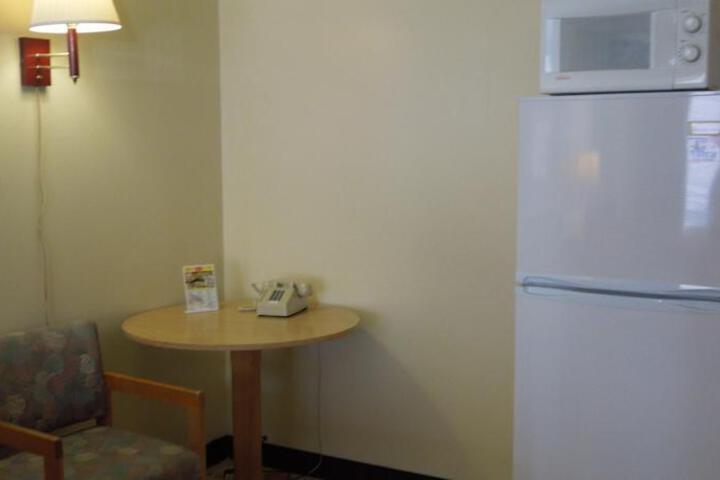 SUNSHINE INN & SUITES