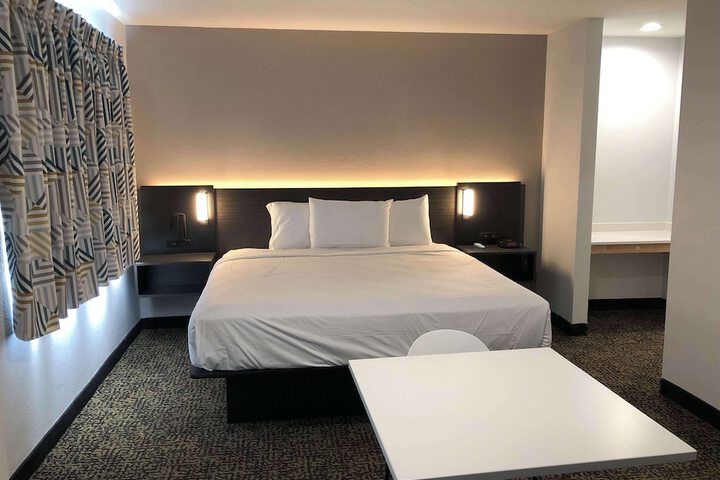 Room 5 of 13