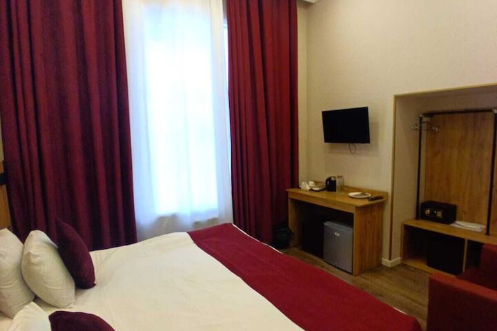 Room 5 of 19