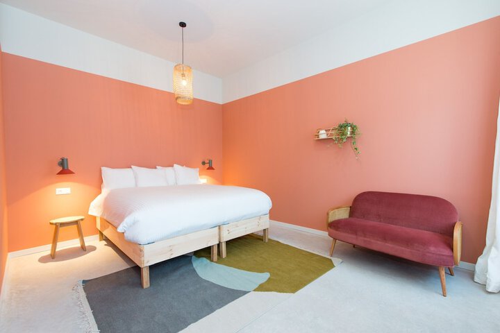 Room 6 of 50