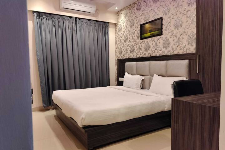 Room 9 of 26